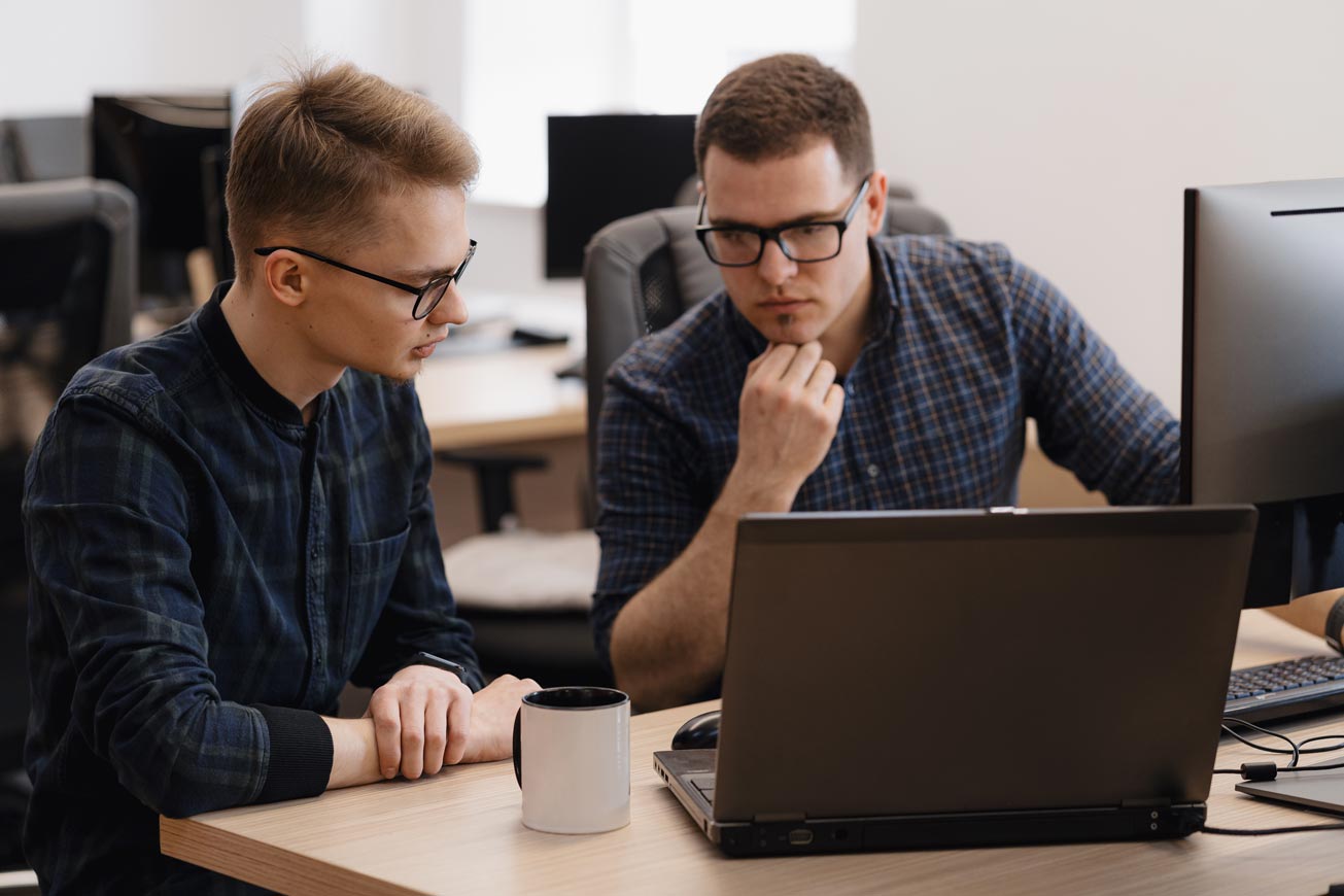 men laptot working